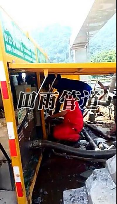污水池清理图